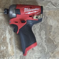 Milwaukee M12 Fuel Surge Impact Driver Kit
