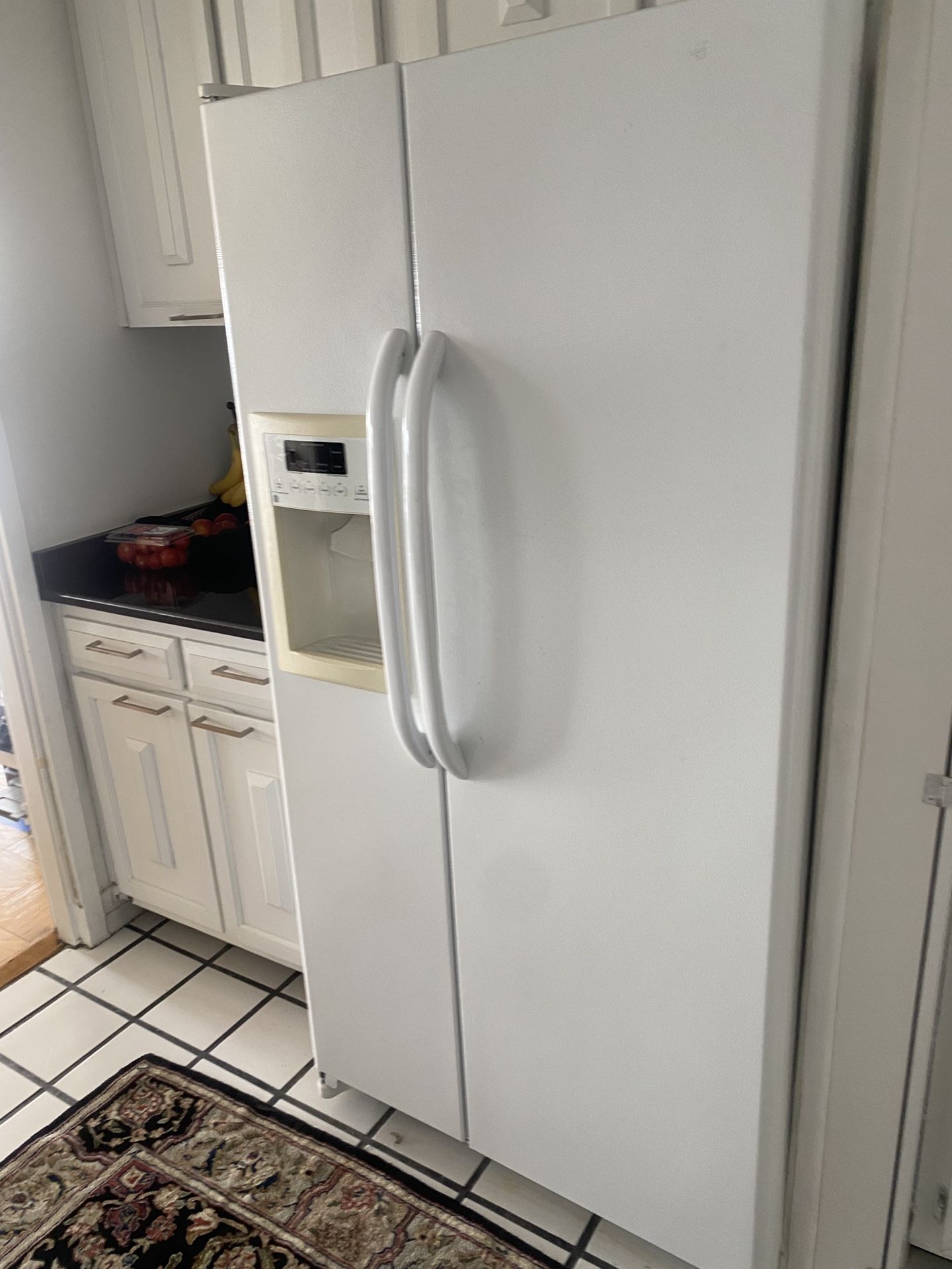 GE Fridge/Freezer French Doors + Ice Maker