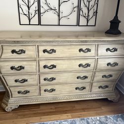 6- Piece!!! Bedroom Furniture - Wynwood