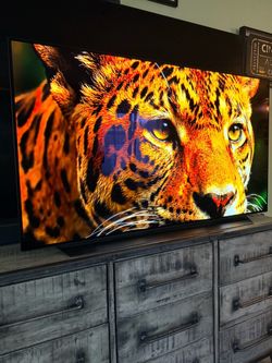 LG OLED 4K Smart TV 55-inch – Excellent Condition