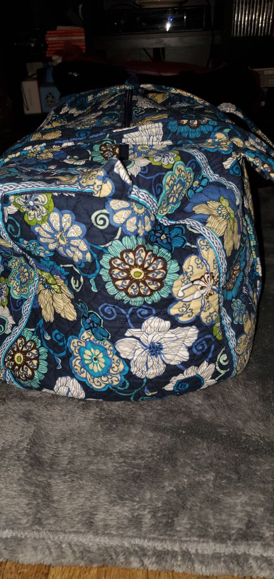 VERA BRADLEY LARGE TRAVEL DUFFLE BAG / TOTE BAG 21" X 11" INCHES PRE-OWNED IN GOOD CONDITION