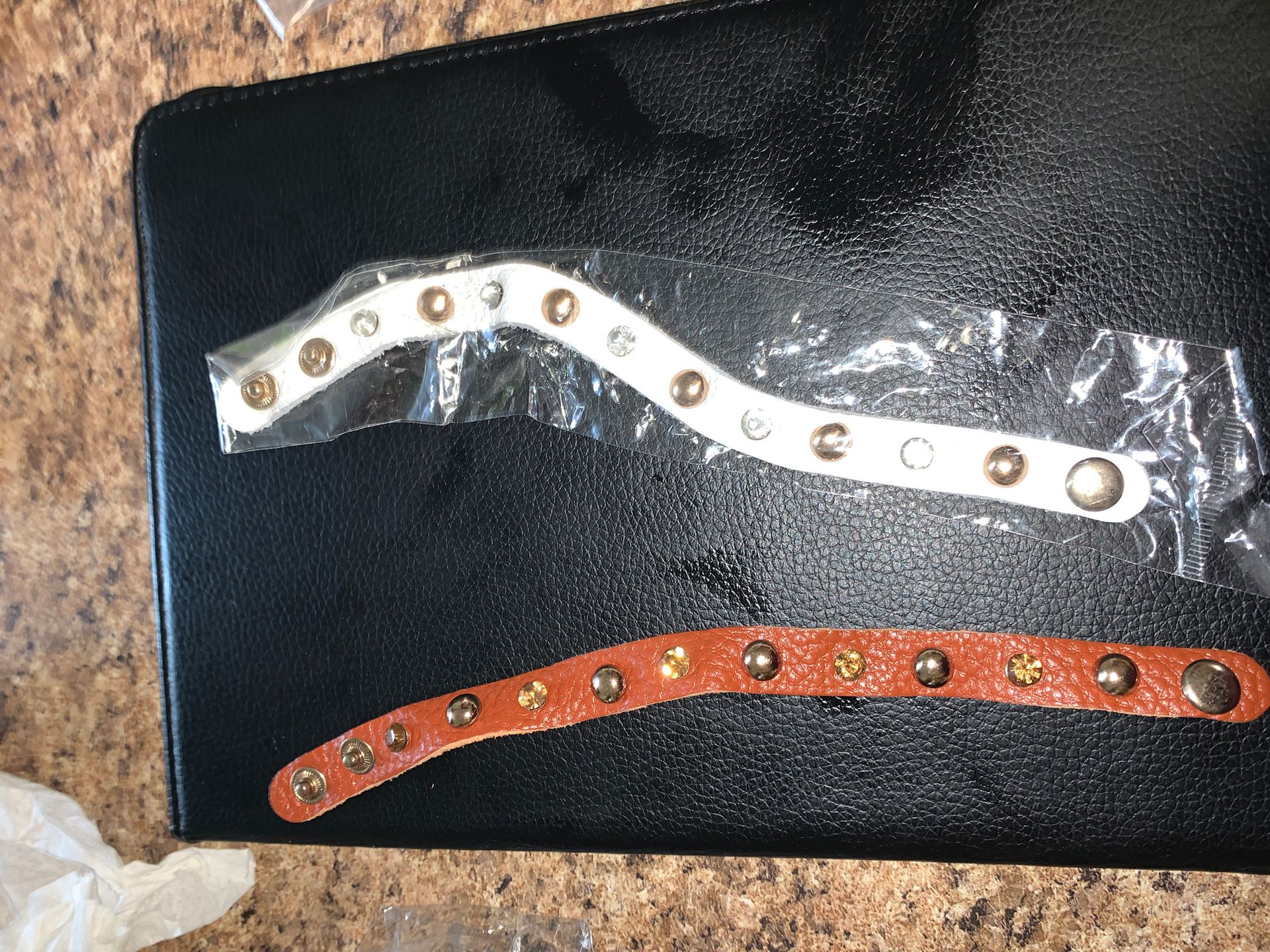 Bands brown and white