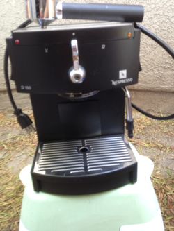 Nespresso machine good as new!