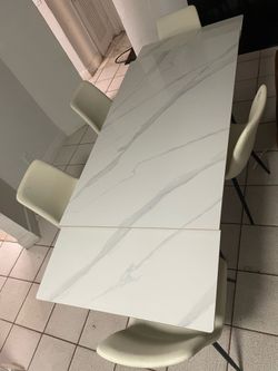 Luxurious stainless extendable dinning table