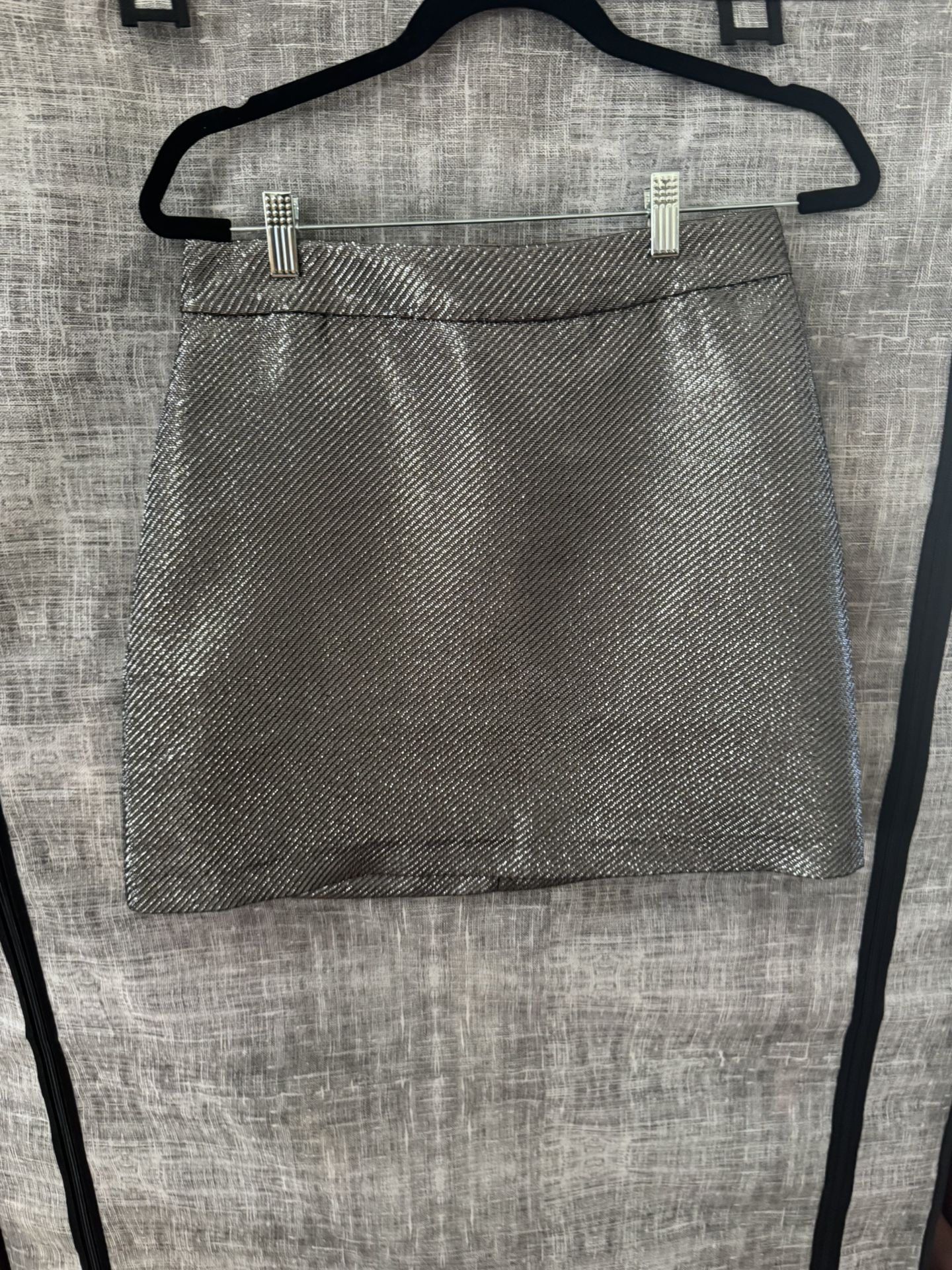 ✨ H&M Metallic Silver Mini Skirt — Size 6 — Perfect for Holidays/NYE!