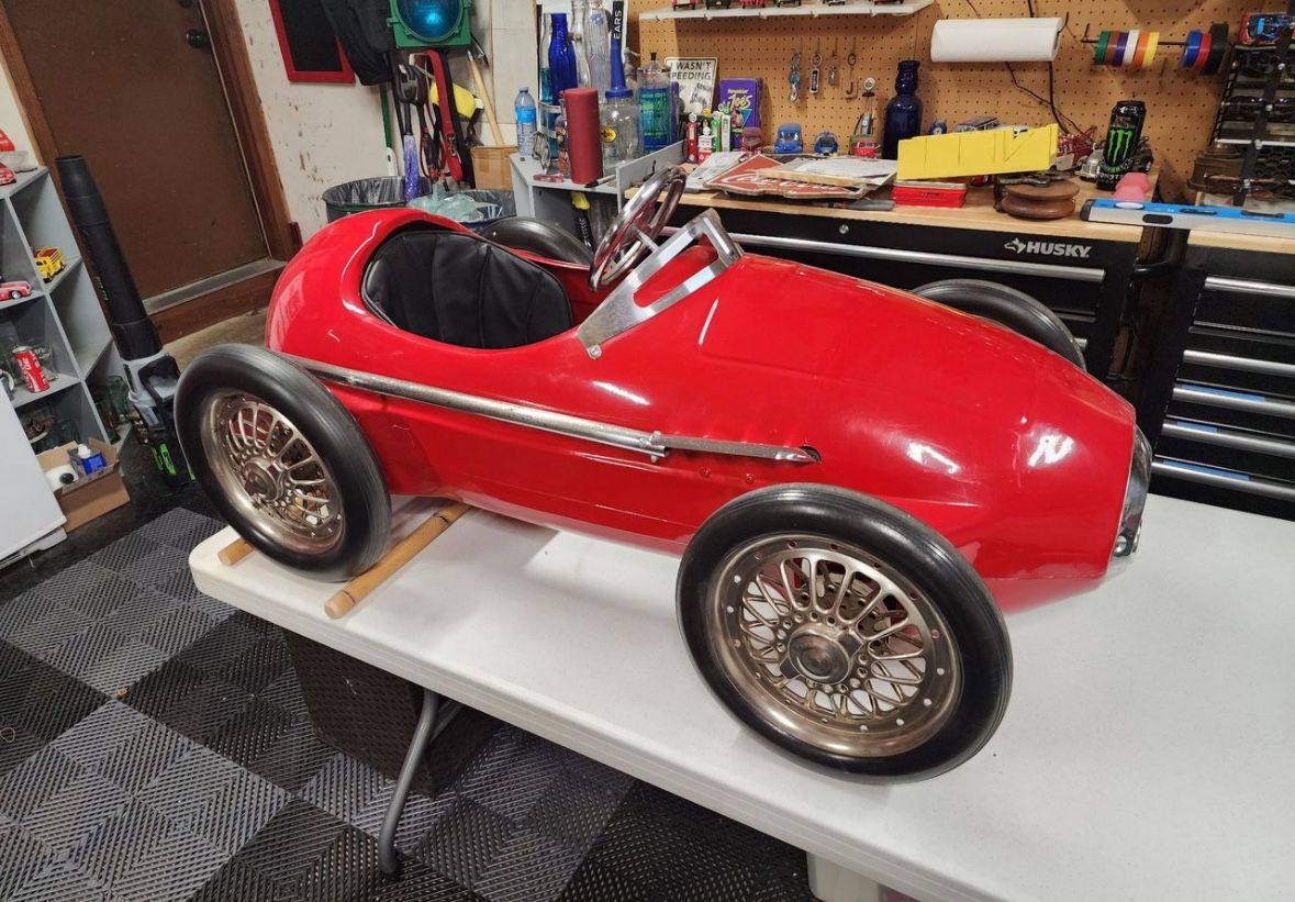 Giordani American Retro Ferrari 500 F2 Grand Prix Racer Pedal Car