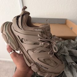 Beige Balenciaga Sz 40