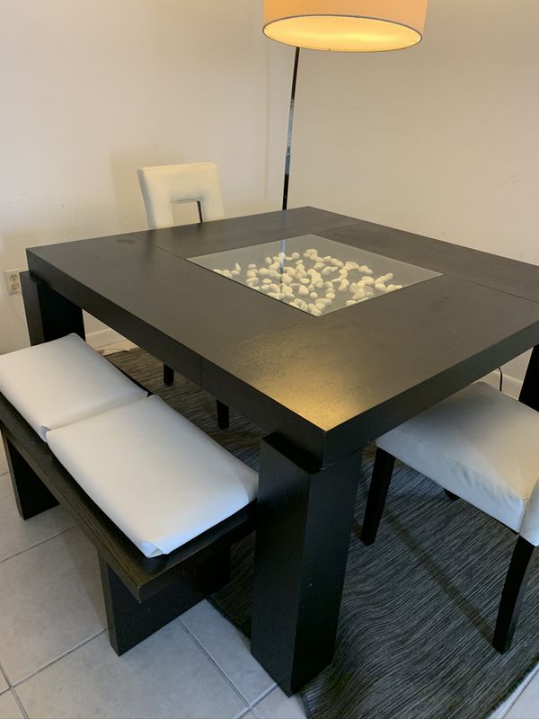 Huge El dorado square dining room table (seats up to 8) for Sale in