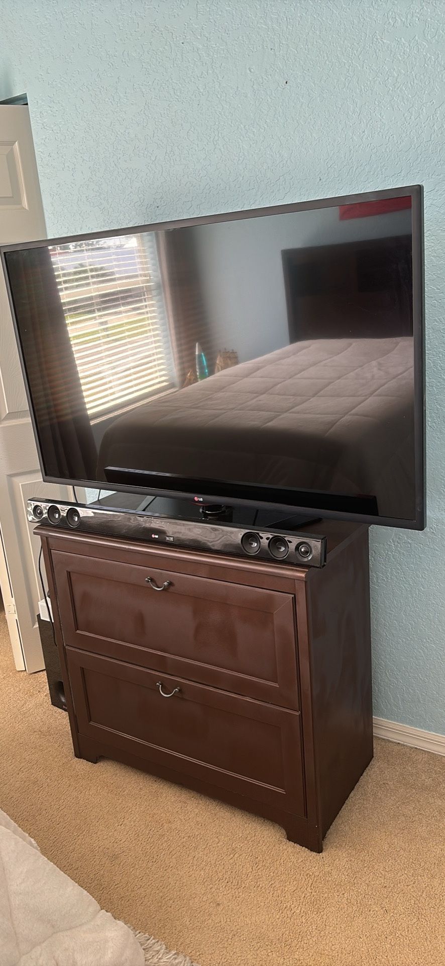 Tv And Sound Bar