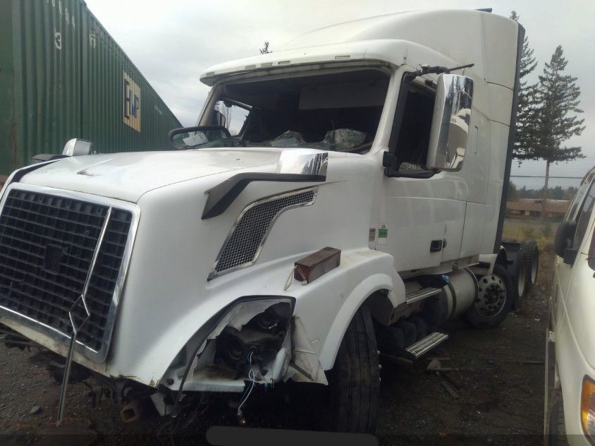 Volvo Vnl Parts Semi Truck