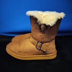 Women's Beige Buckle Fur Mid Calf Boots (Size 8)
