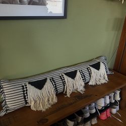 Long Lombar Pillow With Fringes