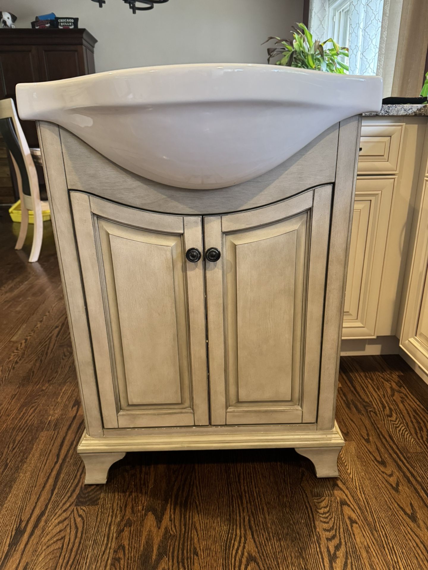 Bathroom vanity And Mirror