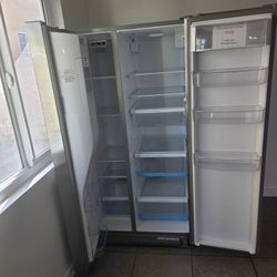 Se Vende Refri En Buenas Condiciones Todo Le Funciona Bien 