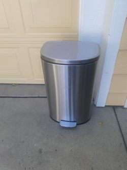 Trash can