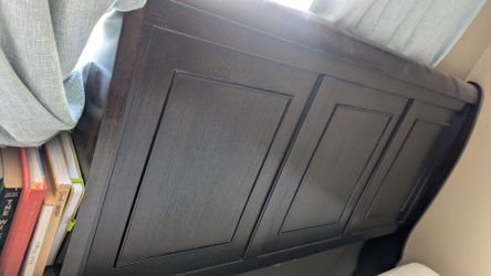 Queens size bed with drawers.