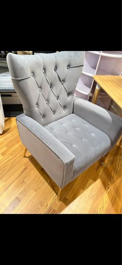 Gray Velvet Tufted Accent Chair w/ Gold Legs