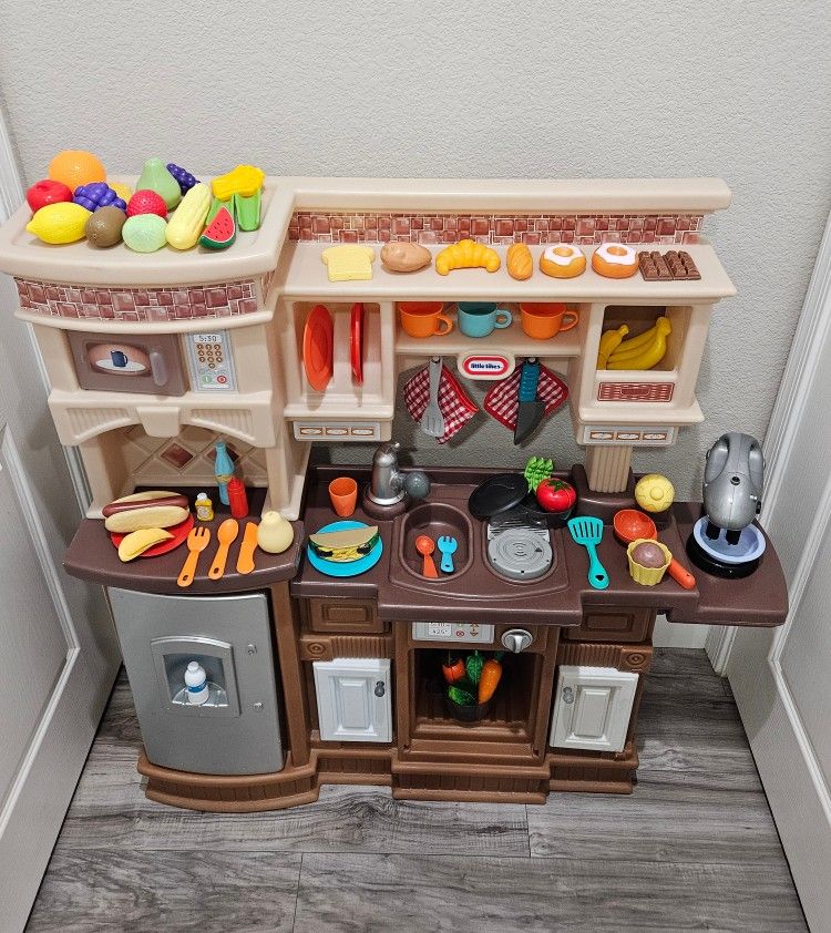 Little Tikes Cook ‘n Clean Kitchen with Food and Accessories