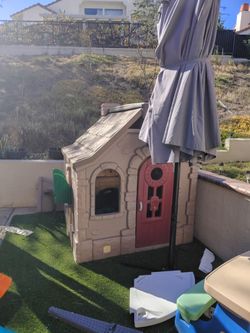 Kids outdoor playhouse