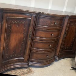 Hooker Serpentine  Buffet Cabinet With Storage 