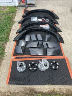 Wide body fender flares with 1 in spacers