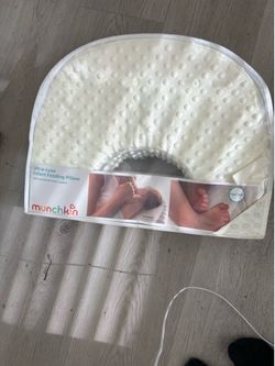 Infant feeding pillow