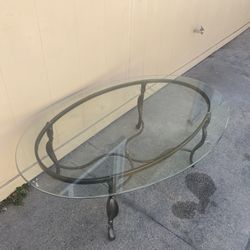 Mesa De Centro Vase De Metal Y Superficie De Cristal Grueso 