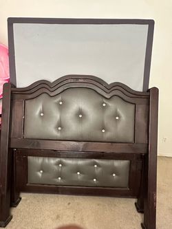 Bed w/ bed frame