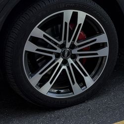 2020 Audi SQ5  (4) 21" wheels and tires