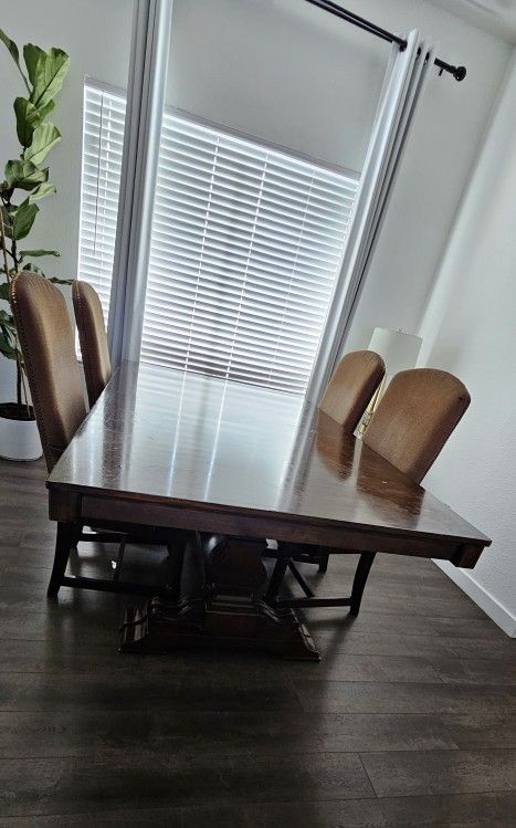 Dining Table Set