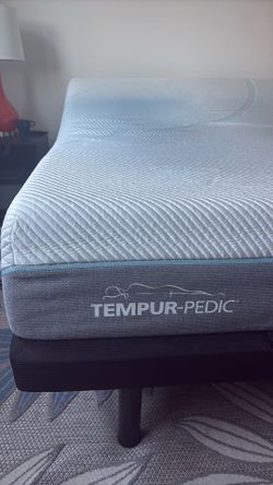 Tempur-Pedic TEMPUR-Adapt Queen + Adjustable Base Like New