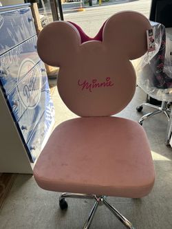 Minnie Mouse vanity chair