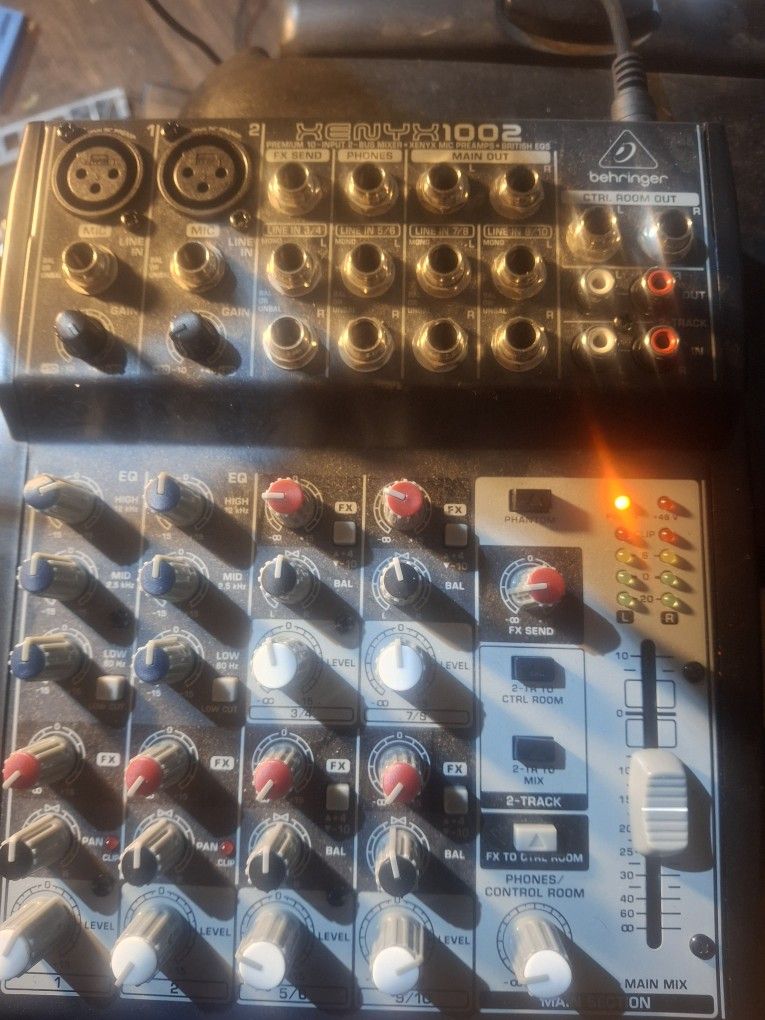 Behringer XENYX1002 Channel Analog streaming mixer