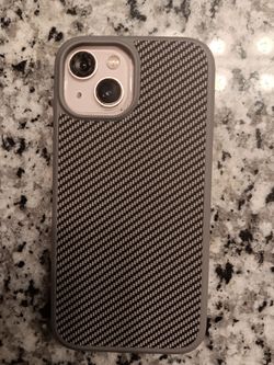 Apple iPhone 13 (UNLOCKED + FULLY FUNCTIONAL). COSMETIC DAMAGE ON BACK