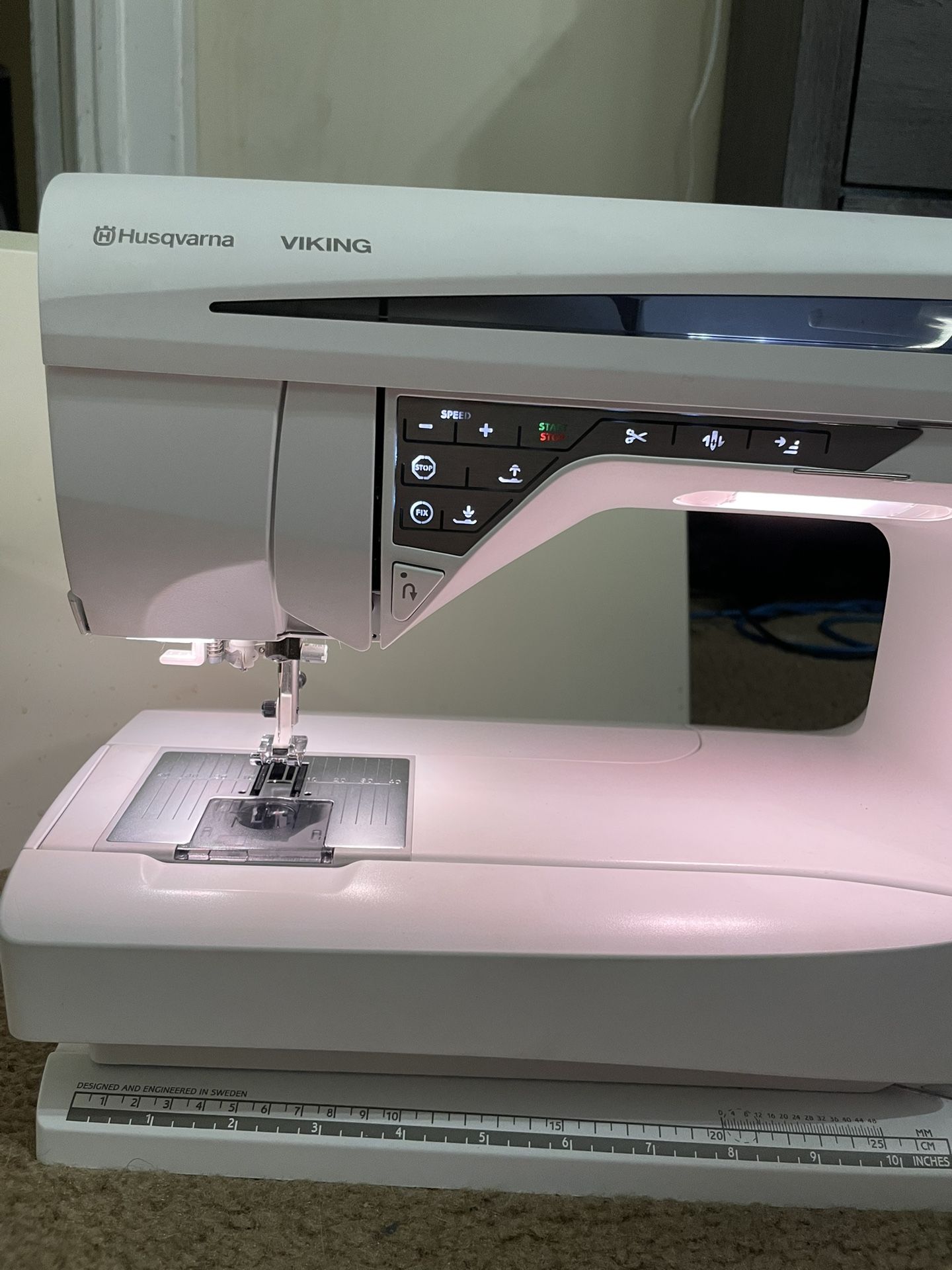 Husqvarna Viking Designer Diamond Sewing & Embroidery Machine
