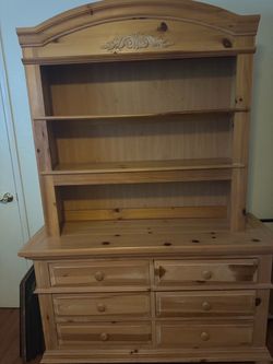Solid pine wood Dresser 55w x 31h x 18d like new with Hutch / Bookcase see description