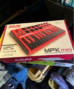 Akai MPK Mini mk I| Electronic Visit > Keyboard - Red