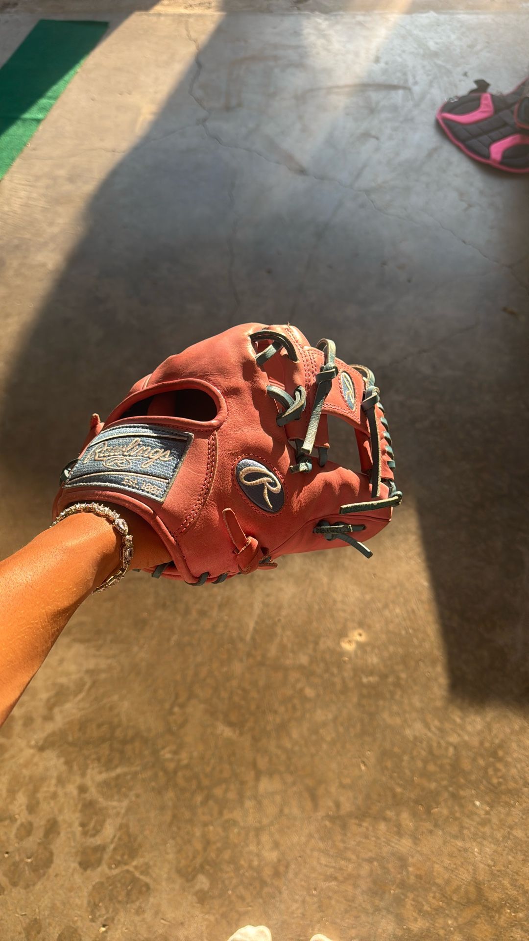 Rawlings 11.5" Heart of the Hide R2G Series Glove (Pink & Blue)