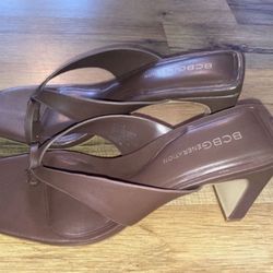 New! BCBG Women’s Toe Ring Mules. Brown, Size 7.