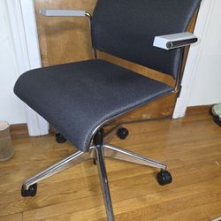 Tuck Collaborative office chair