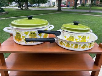Sears Robuck frog motif enamel cookware