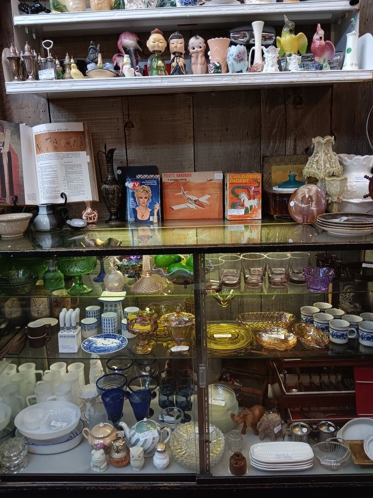 Vintage Glassware/ Antiques