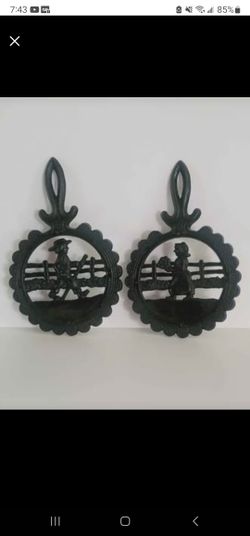 Antique DALECRAFT Cast Iron Trivet Set 1950's
Pennsylvania Dutch 
