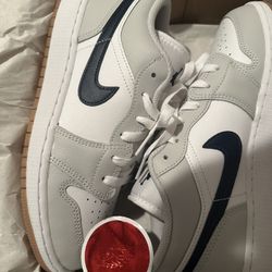 Air Jordan Low 1 White / Midnight Navy  Size 6