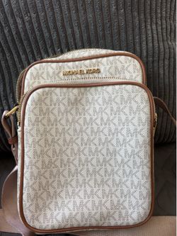 Micheal kors cross body purse