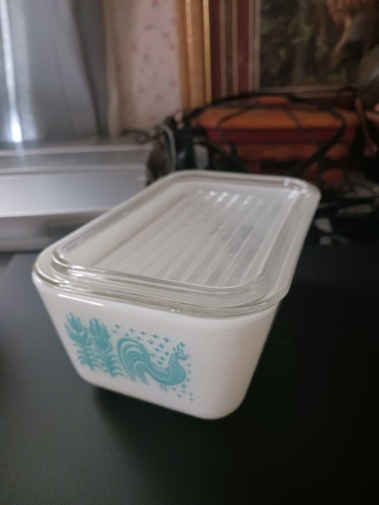 Vintage 2pc Chicken. 501 No By Pyrex 0502 On The Bottom. No Chip Or No Cracked  In The Lid, Dash.