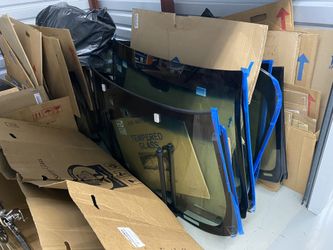 Auto Glass Parts (Distributor)