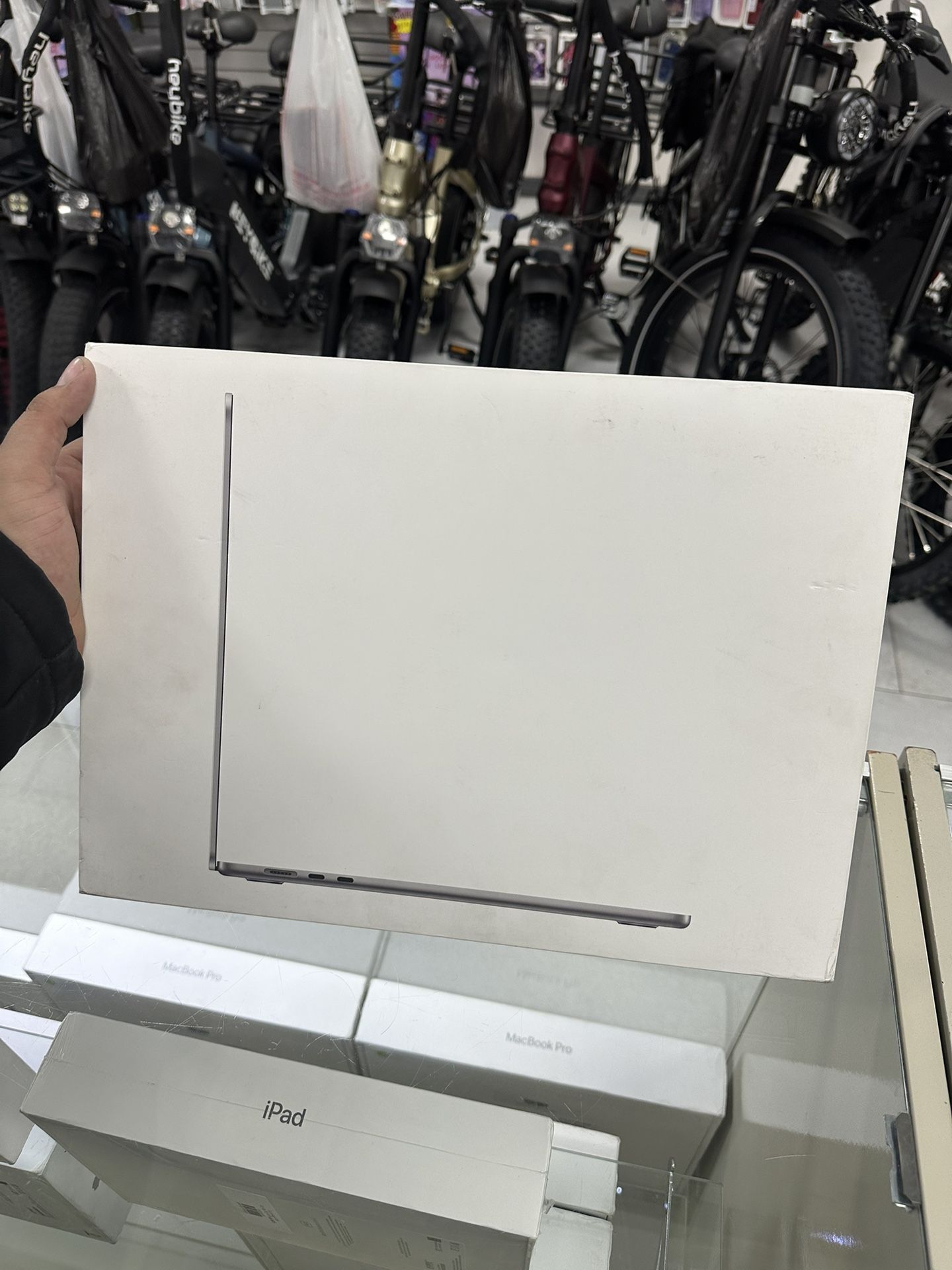 Macbook Air 15” M3 Chip 16GB/256GB! Finance For $50 Down Payment!
