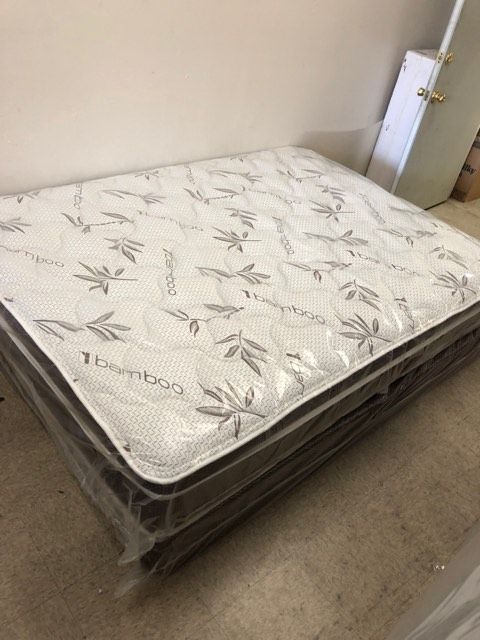 Queen mattress with boxspring