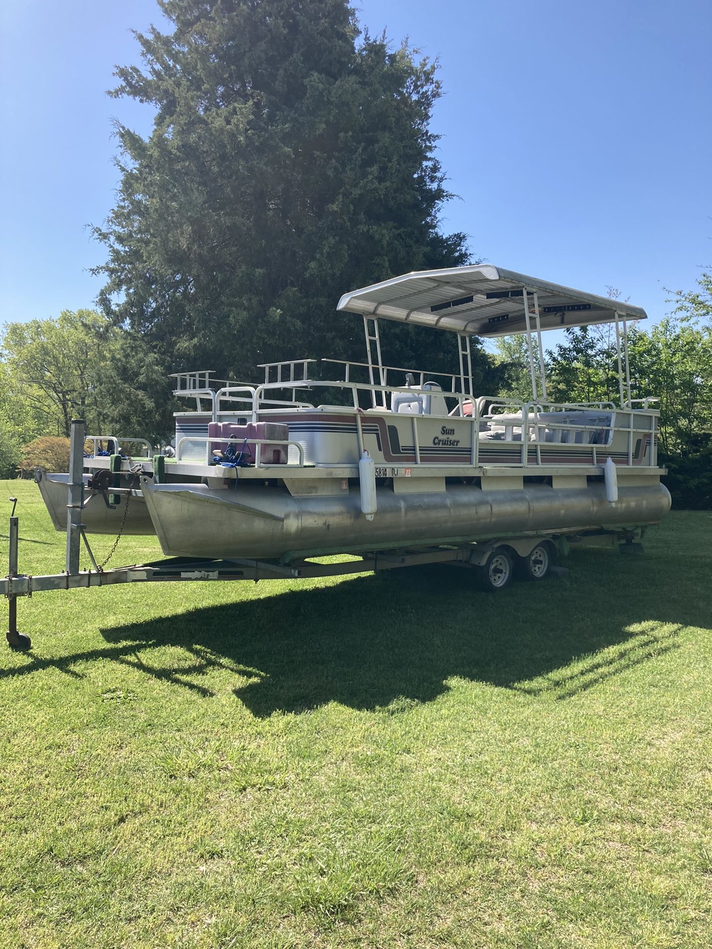 Sun Cruiser Pontoon 24ft.